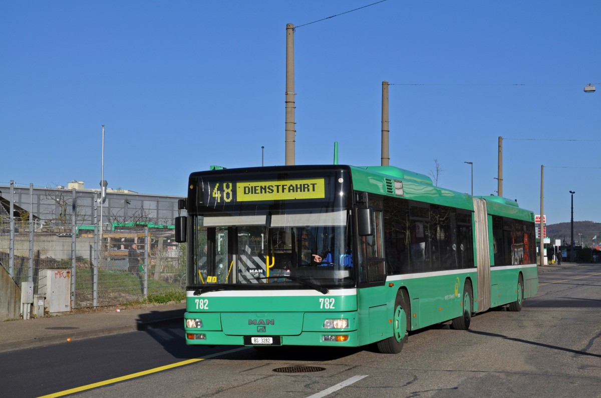 MAN Bus 782 auf der Linie 48 fährt als Dienstfahrt zum Einsatzort. Die Aufnahme stammt vom 13.01.2015.