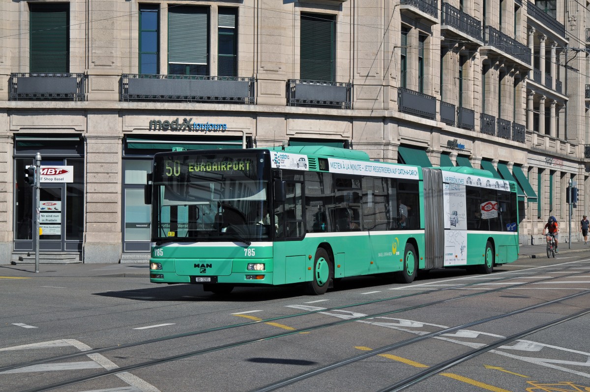 MAN Bus 785 auf der Linie 50 fährt Richtung Markthalle. Die Aufnahme stammt vom 03.08.2015.