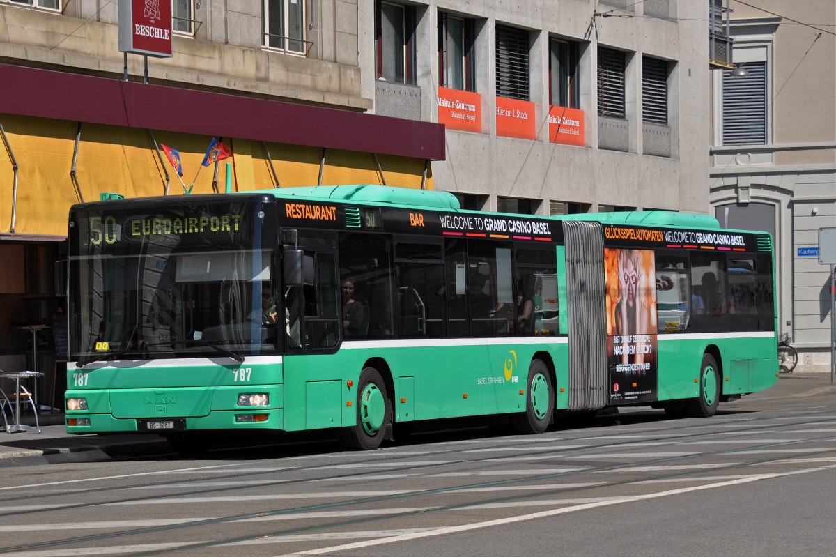 MAN Bus 787 auf der Linie 50 fährt zur Haltestelle Brausebad. Die Aufnahme stammt vom 04.06.2015.
