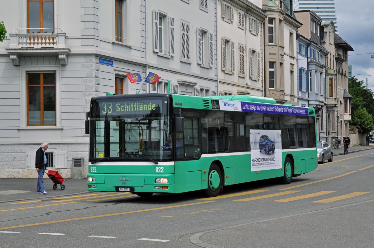 MAN Bus 822 auf der Linie 33 fährt zur Haltestelle am Wettsteinplatz. Die Aufnahme stammt vom 19.05.2015.