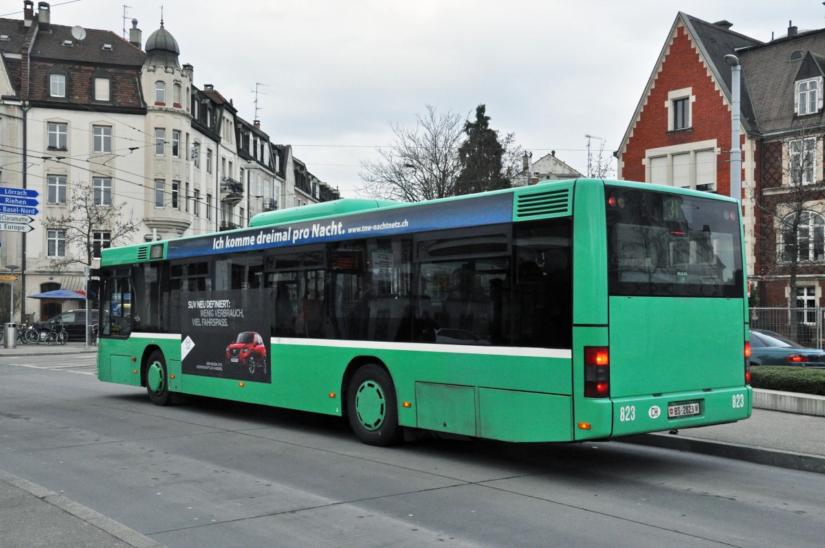 MAN Bus 823 auf der Linie 31 bedient die Haltestelle Wettsteinplatz. Die Aufnahme stammt vom 26.12.2014.