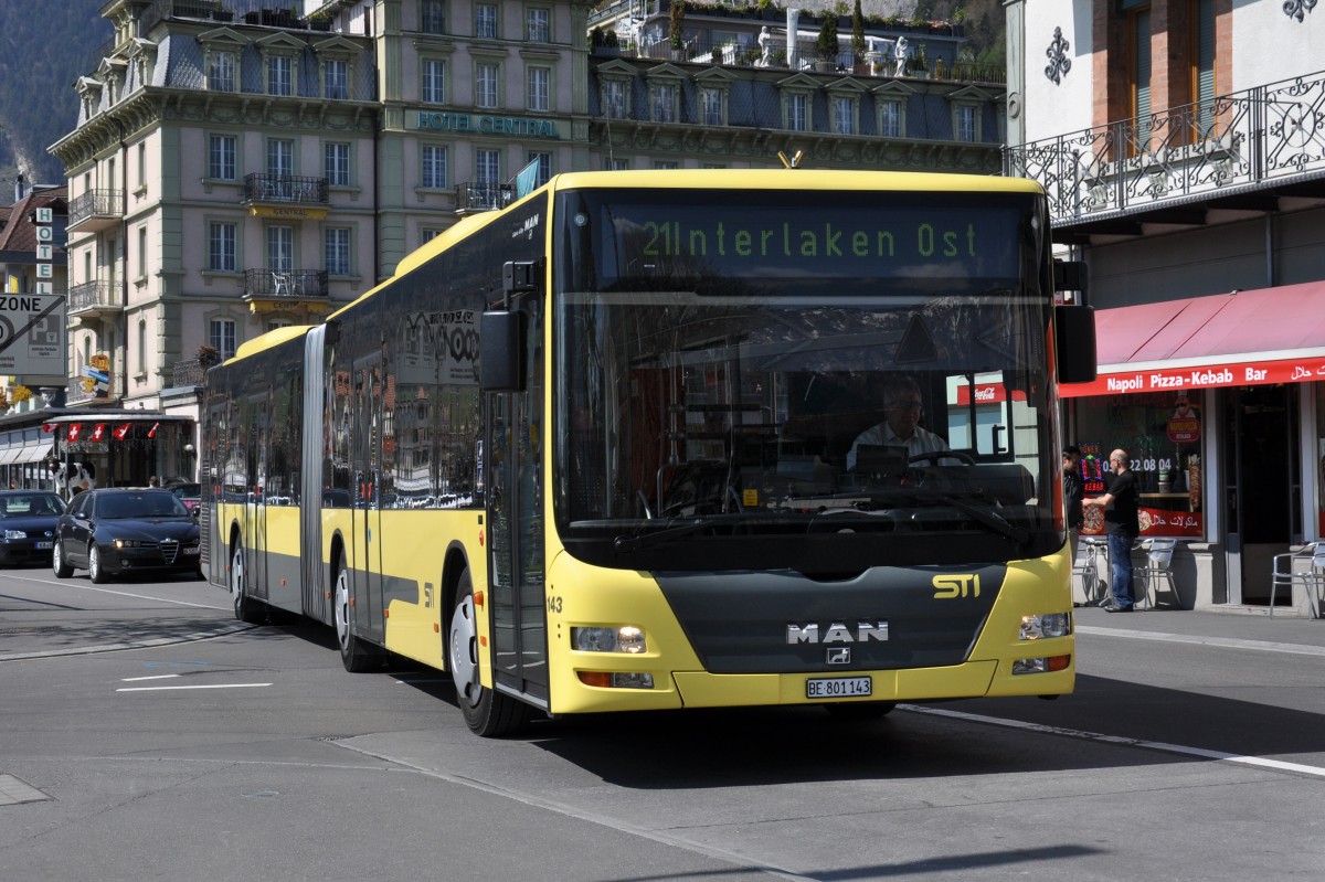 MAN Bus mit der Betriebsnummer 143 auf der Linie 21 kurz vor dem Bahnhof Interlaken West. Die Aufnahme stammt vom 16.04.2014.
