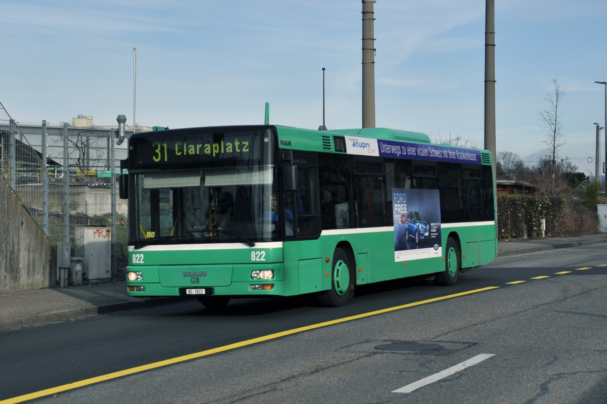 MAN Bus mit der Betriebsnummer 822 auf der Linie 31 fährt zur Haltestelle Tinguely Museum. Die Aufnahme stammt vom 18.01.2015.