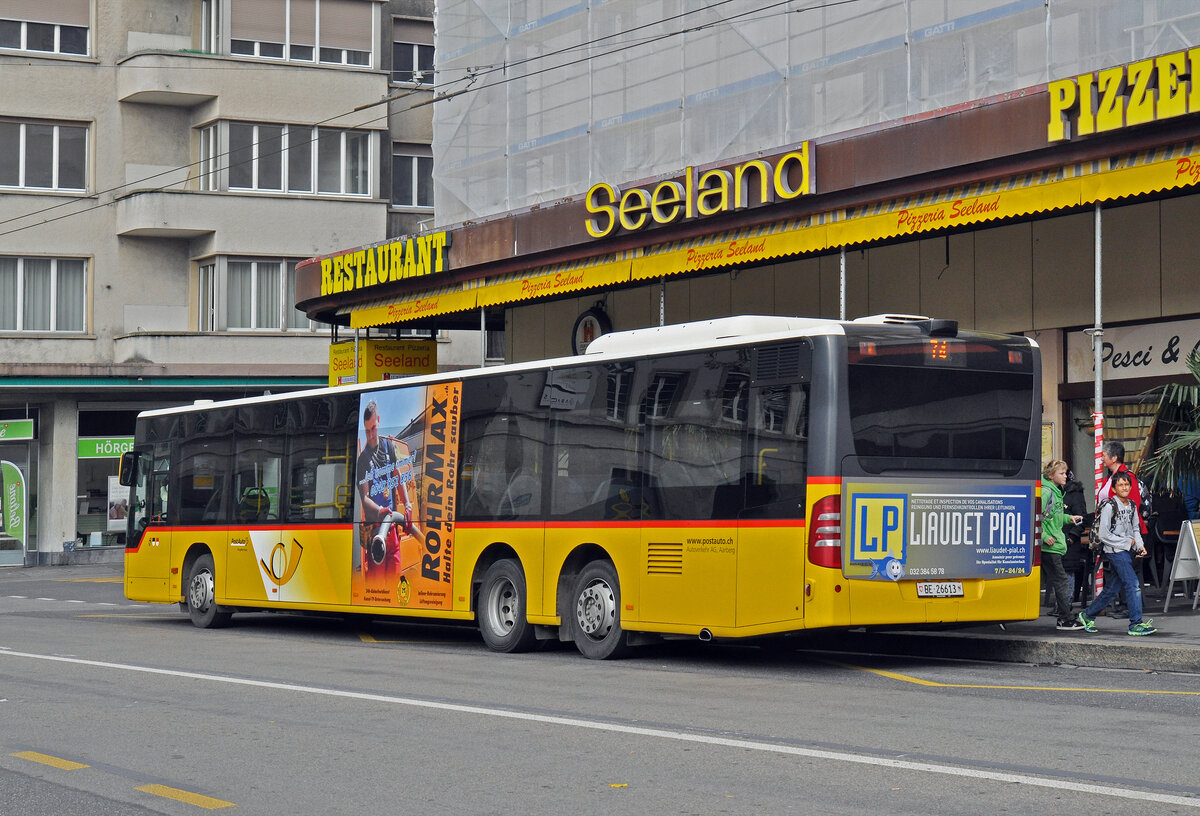 MAN Bus der Post, auf der Linie 74, bedient am 05.11.2015 die Haltestelle beim Bahnhof Biel.