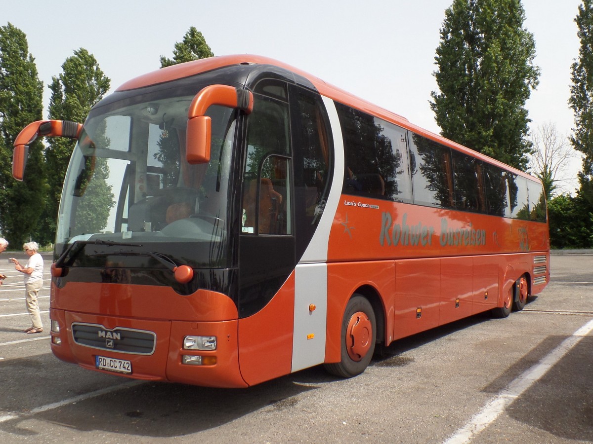 MAN Lion´s Coach L Supreme D 20 Common Rail von Rohwer-Busreisen aus Flintbek am 22.5.2014 in der Toskana.
Dies ist ein sehr bequemer Reisebus mit viel Kniefreiheit und einem ruhigen Lauf. Wir sind ca. 3500 km damit gefahren worden.