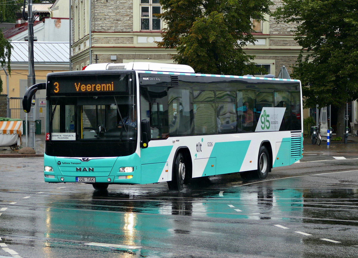 MAN Lion's City '1226' (226 TAK) von tlt -Tallinna Transport -, hier auf der  Linie 4 in Tallinn -Stadt im August 2017.