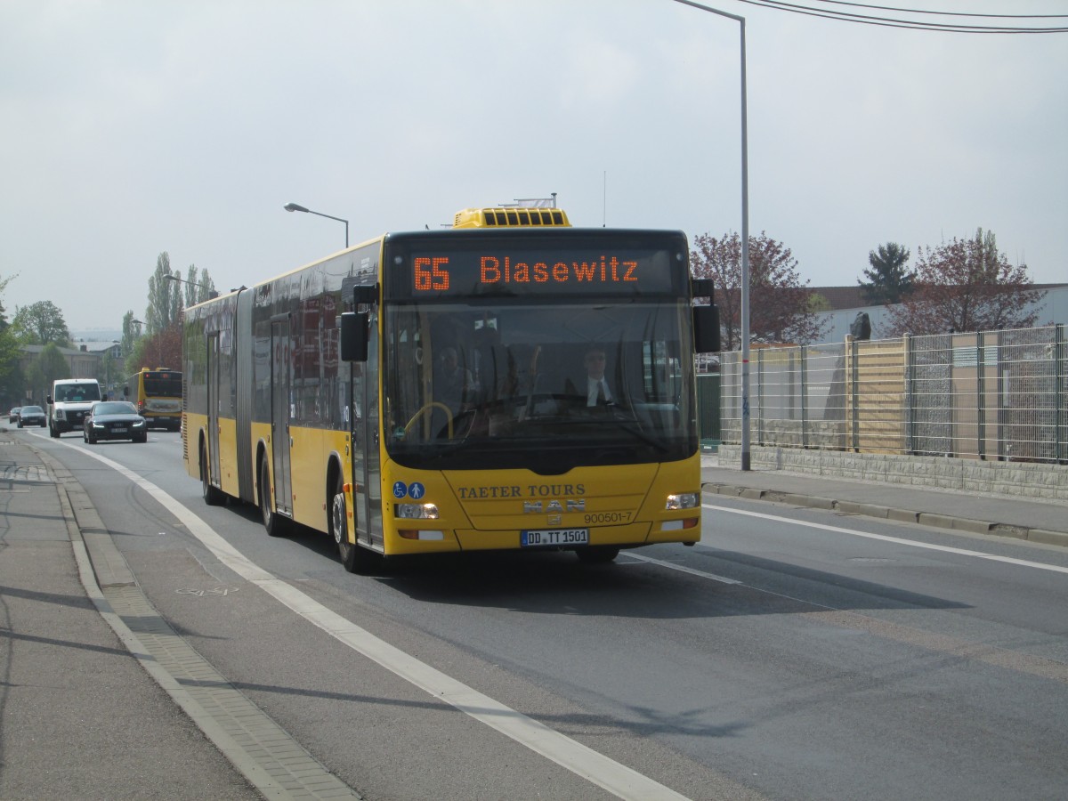 MAN Lions City des Unternehmens Taeter Tours ( Wagen Nr. 900 501 - 7 ) als Linie 65 nach Blasewitz kurz vor dem Halt Bahnhof Reick. 12.04.2014