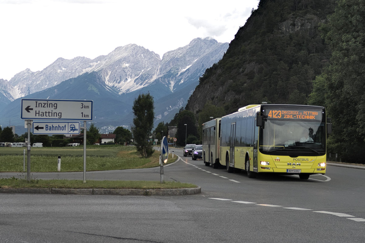 MAN Lion's City mit Anhnger von Postbus (BD-13362) als Linie 4123 in Anfahrt auf Pettnau-Leiblfing. Aufgenommen 28.6.2017.