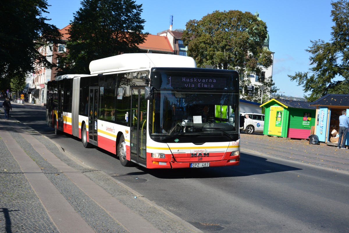MAN Lion's City mit CNG (CPZ 483) fährt auf der Linie 1. Aufgenommen am 15.09.2014 in der Innenstadt von Jönköping.