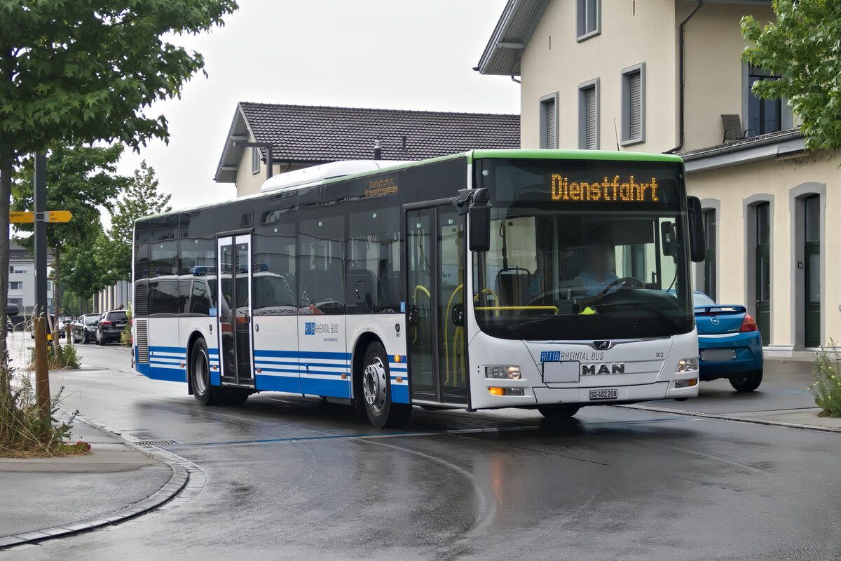 MAN Lion's City von RTB Rheintal Bus AG (SG-482208) auf Dienstfahrt in St. Margrethen, Bahnhofplatz. Aufgenommen 22.6.2023.