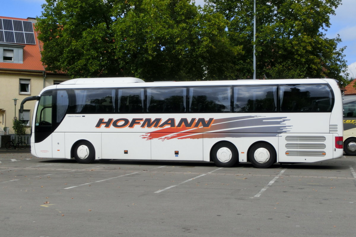 MAN Lion's Coach von Hofmann Reisen am 25.09.2015 in Landau/Pfalz