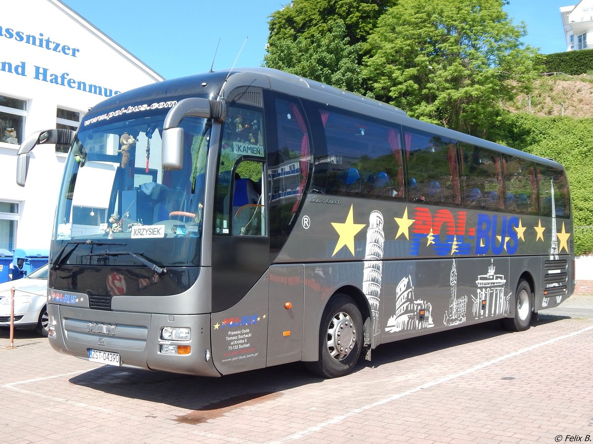 MAN Lion's Coach von Pol-Bus aus Polen im Stadthafen Sassnitz am 28.05.2017