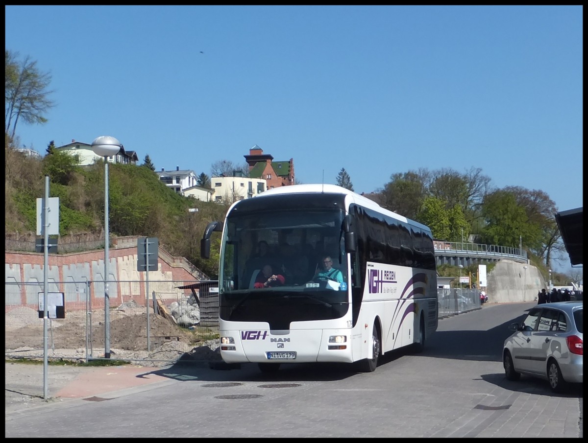 MAN Lion's Coach von VGH-Reisen aus Deutschland im Stadthafen Sassnitz am 27.04.2014