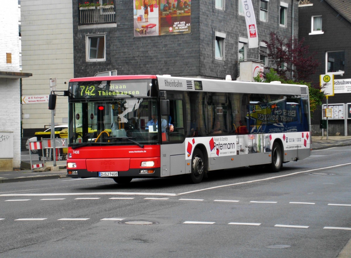 MAN Niederflurbus 2. Generation auf der Linie 742 nach Haan Thienhausen an der Haltestelle Mettmann Jubiläumsplatz.(12.7.2014)
