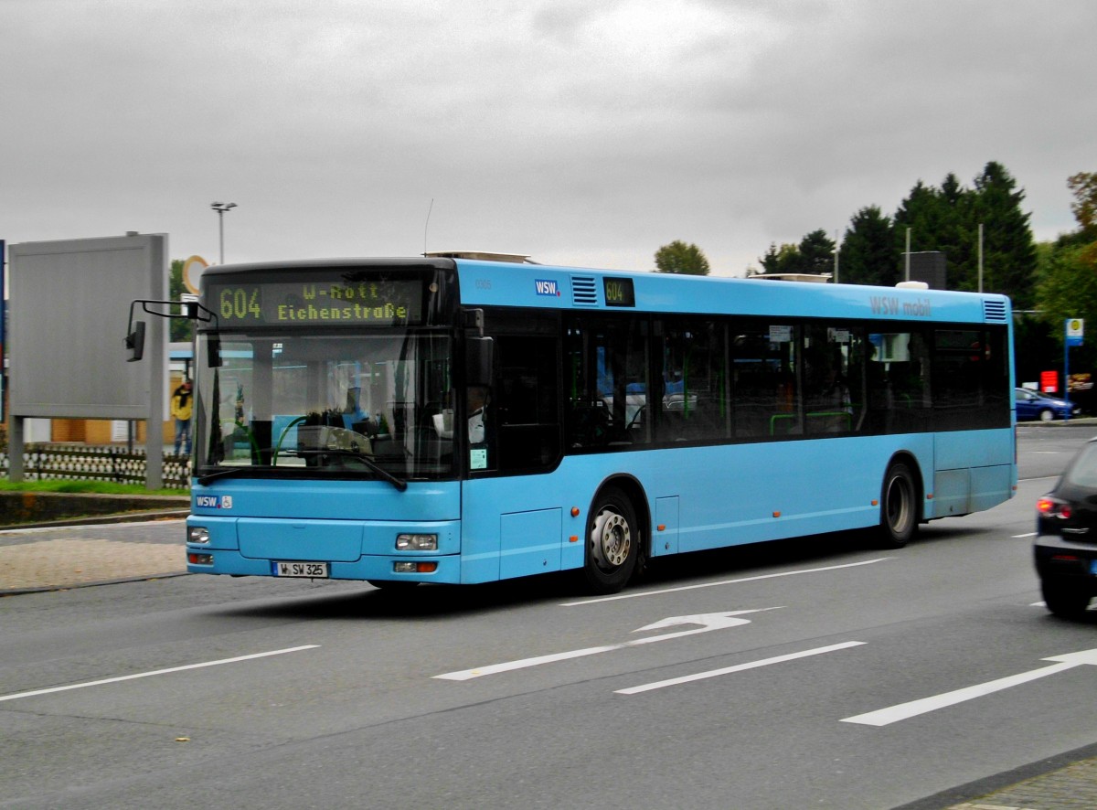 MAN Niederflurbus 2. Generation auf der Linie 604 nach Wuppertal-Rott Eichenstraße an der Haltestelle Wuppertal-Langerfeld Dieselstraße Schleife.(9.9.2014)
