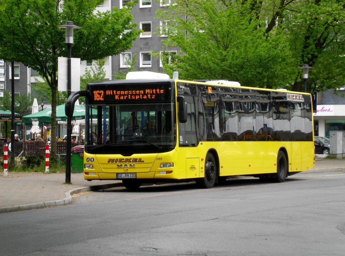 MAN Niederflurbus 3. Generation (Lion's City) auf der Linie 162 nach U-Bahnhof Altensessen-Mitte am U-Bahnhof Essen Karlsplatz.(26.4.2014)
