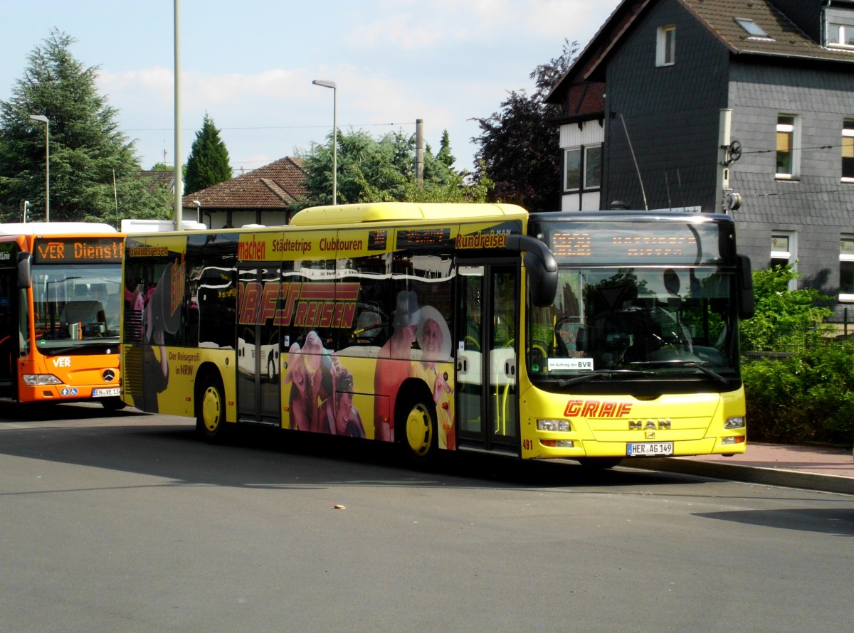 MAN Niederflurbus 3. Generation (Lion's City) auf der Linie SB38 nach Ennepetal Busbahnhof am S-Bahnhof Hattingen Mitte.(31.5.2014) 
