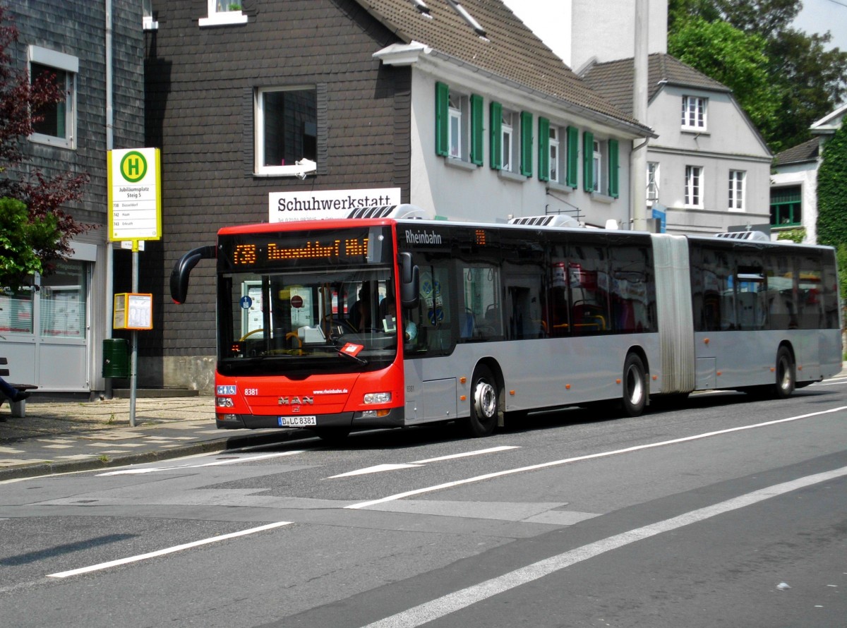 MAN Niederflurbus 3. Generation (Lion's City) auf der Linie 738 nach Düsseldorf Hauptbahnhof an der Haltestelle Mettmann Jubiläumsplatz.(12.7.2014)

