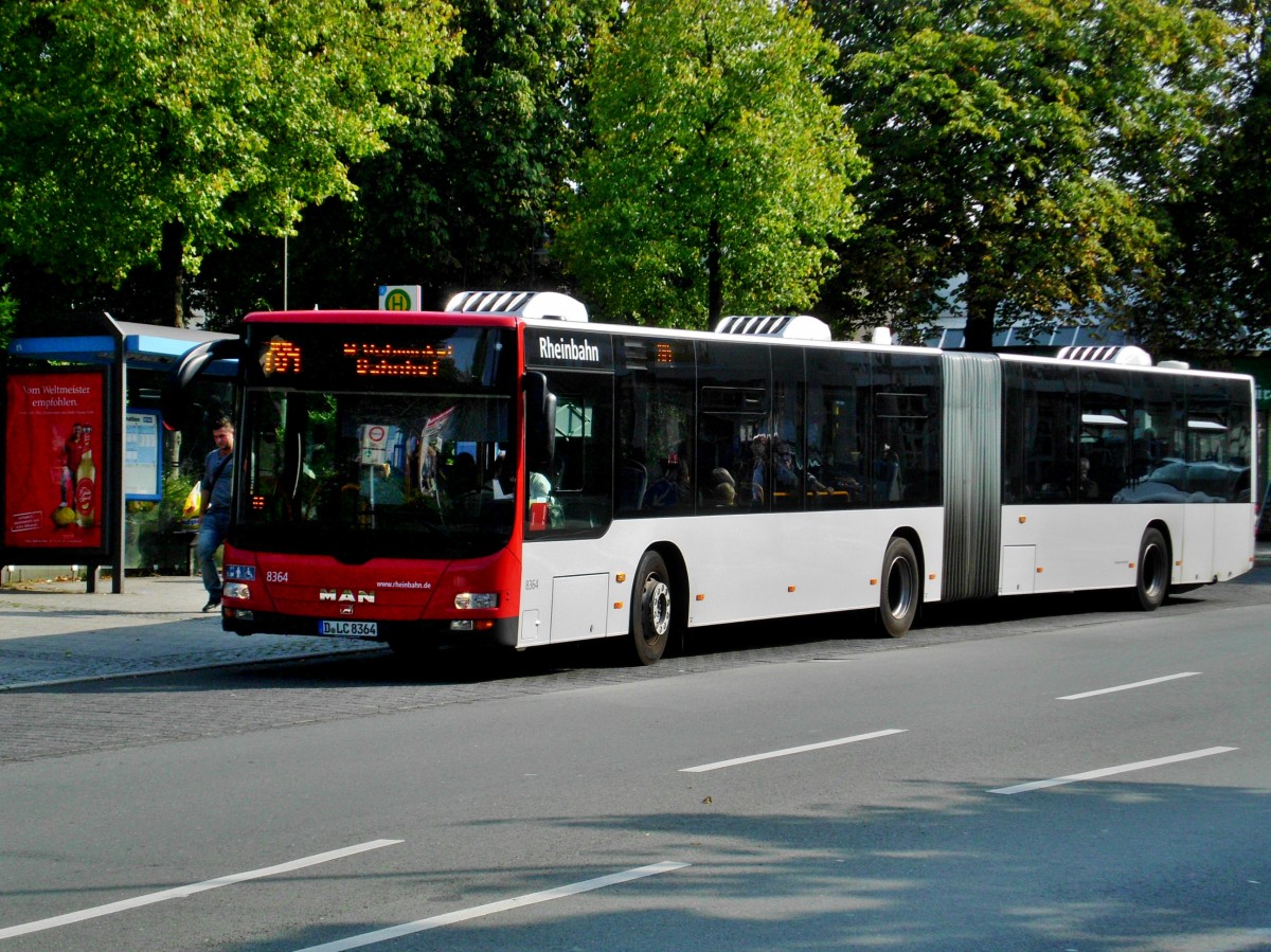 MAN Niederflurbus 3. Generation (Lion's City) auf der Linie 784 nach S-Bahnhof Wuppertal Vohwinkel an der Haltestelle Wuppertal-Vohwinkel Lienhardplatz.(8.9.2014) 
