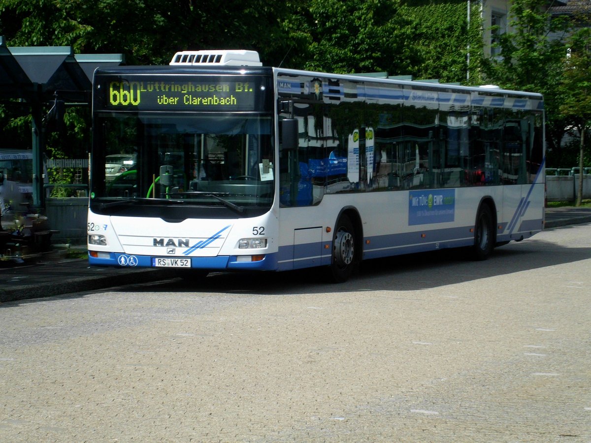 MAN Niederflurbus 3. Generation (Lion's City) auf der Linie 660 nach S-Bahnhof Remscheid Lüttringhausen an der Haltestelle Remscheid Friedrich-Ebert-Platz.(15.7.2016) 	
