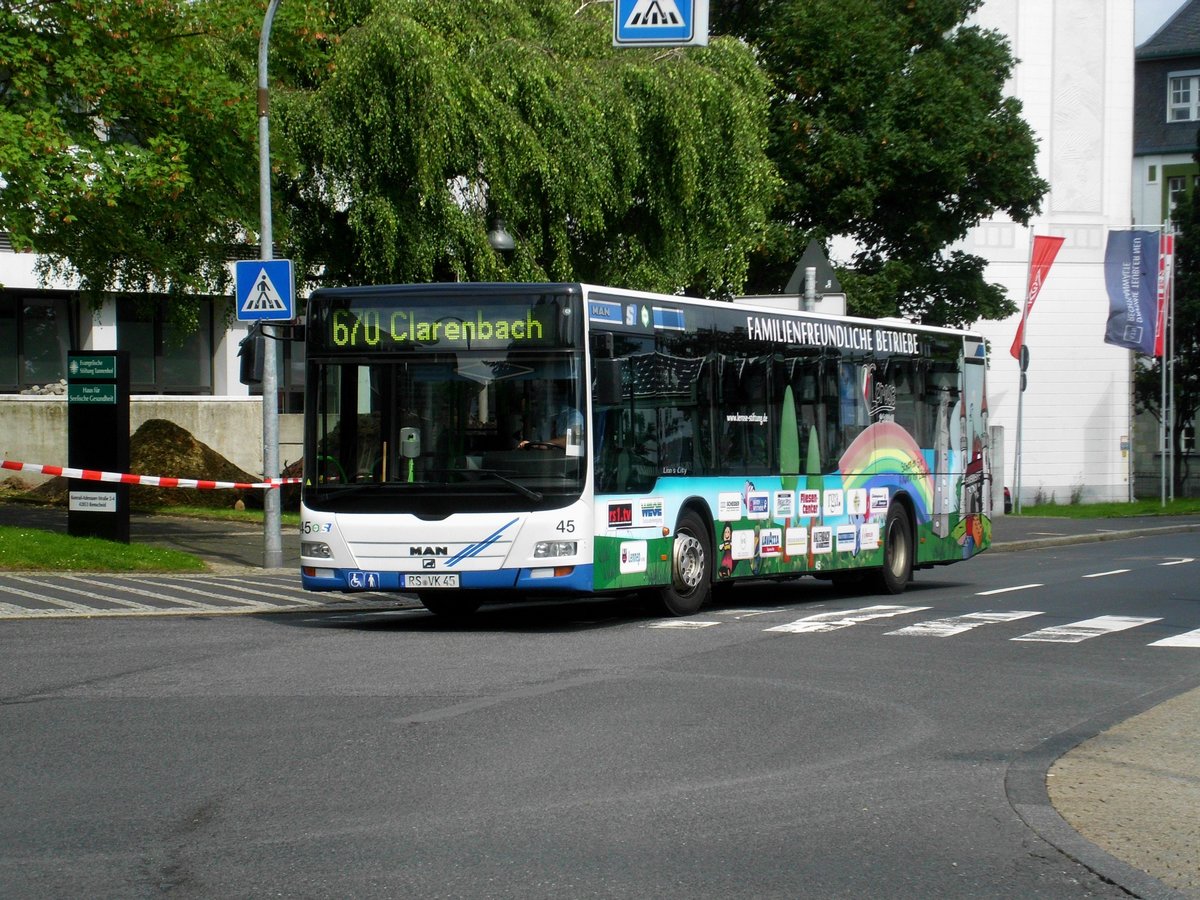 MAN Niederflurbus 3. Generation (Lion's City) auf der Linie 670 nach Remscheid Clarenbach an der Haltestelle Remscheid Friedrich-Ebert-Platz.(15.7.2016) 
