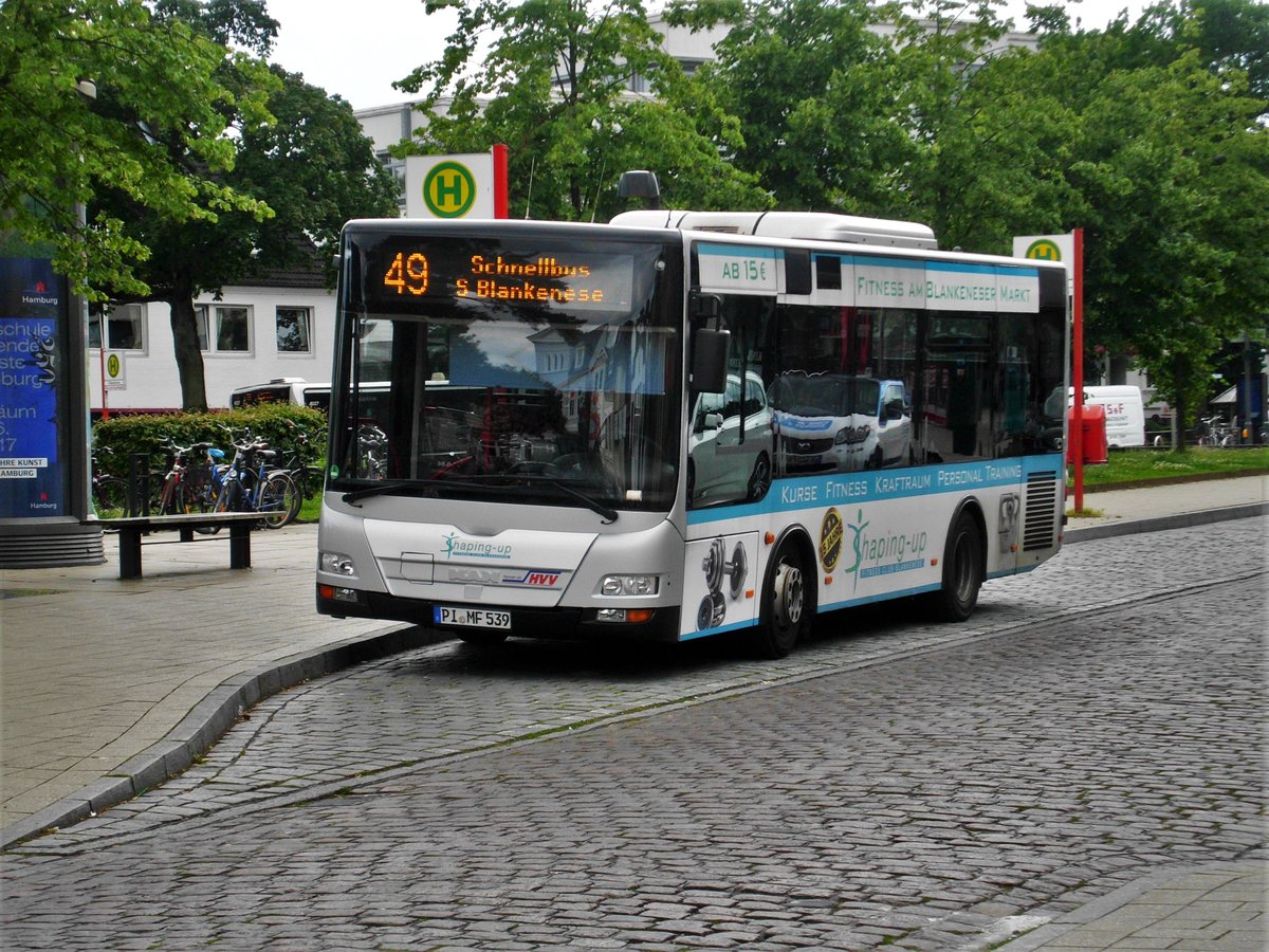 MAN Niederflurbus 3. Generation (Lion's City) auf der Linie 49 nach Blankenese Elbuferweg am S-Bahnhof Blankenese.(5.07.2017) 
