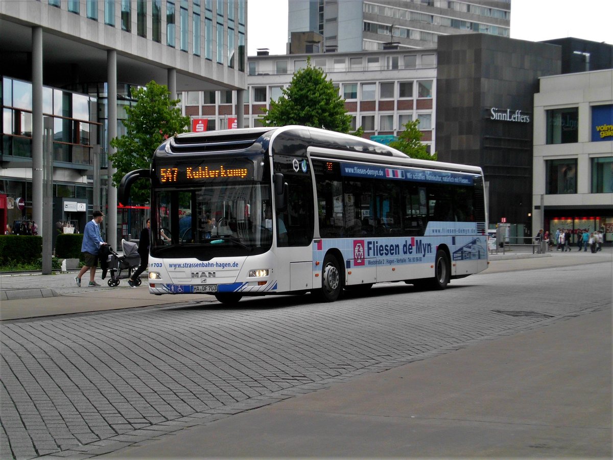 MAN Niederflurbus 3. Generation (Lions City) auf der Linie 547 nach Wehringhausen Kuhlerkamp  an der Haltestelle Sparkassenkarree/Stadtmitte.(13.7.2017)