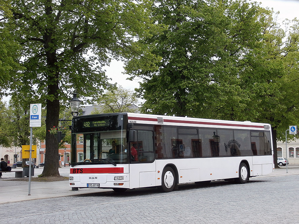 MAN NÜ 313 der Bustouristik Schreiter in Marienberg. (20.5.2015)