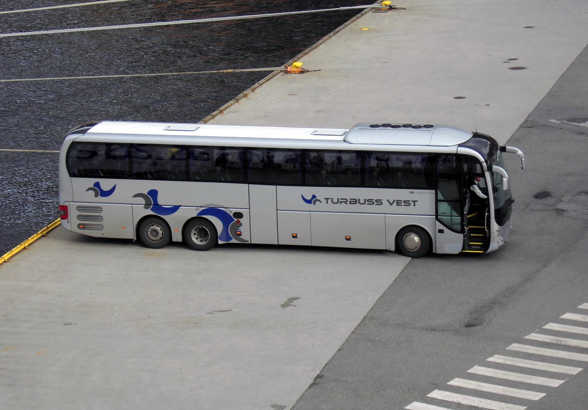 MAN Reisebus am 07.04.14 in Bergen (Norwegen).