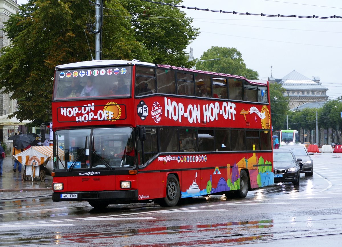 MAN  SD 202, '483 BKK' von Tallinn RedBusses (Hansabuss A/s), Sightseeing Tallinn im August 2017.
