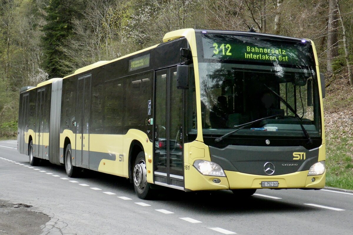MB C2 G 161 der STI als Bahnersatz nach Interlaken Ost am 23.4.23 bei Zweilütschinen.