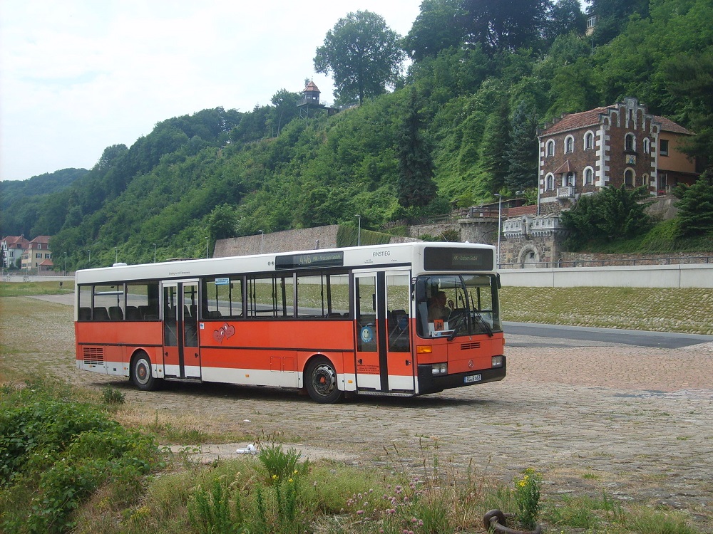 MB O 405 - RG S 683 (ex Hamburger Hochbahn, HH-Z 7449, #8698) - in Meißen, Busparkplatz an der Elbe - am 13.06.2015 --> Fotosonderfahrt