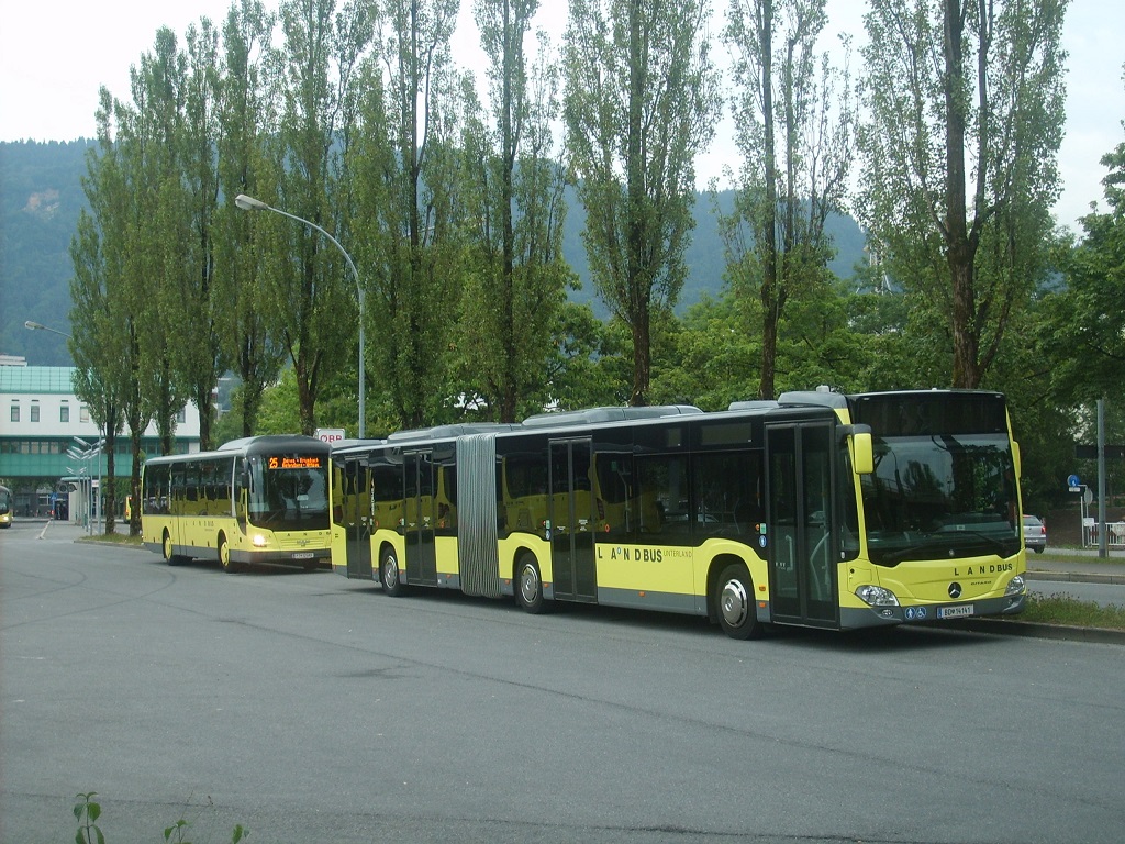 MB O 530 C2 G - BD 14141 (vorn) und MAN ÜL 364 Lion´s Regio - PT 12589 (hinten) - in Bregenz (AT), Bahnhof / Busbahnhof - am 17-Juli-2015