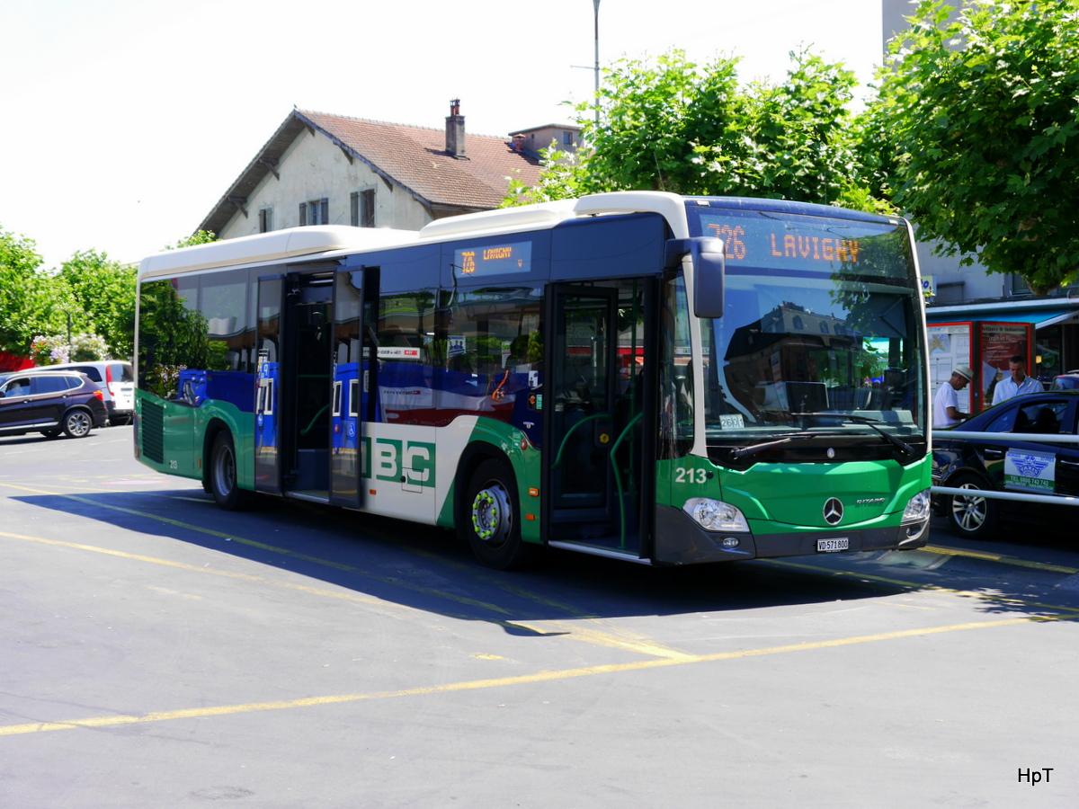 MBC - Mercedes Citaro  Nr.213  VD  571800 unterwegs auf der Linie 726 bei den Bushaltestellen vor dem Bahnhof in Morges am 10.07.2016
