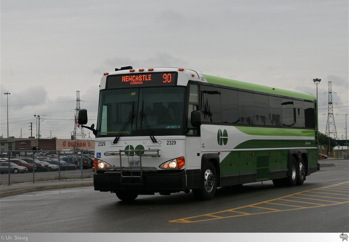 MCI D4500  GO Transit  aufgenommen in Oshawa, Ontario / Kanada am 7. September 2013.