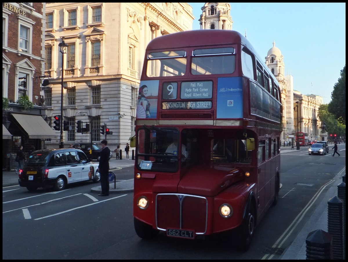 Mein 5000. Busbild auf Bus-Bild.de!
AEC Routenmaster von Tower Transit London in London am 23.09.2013