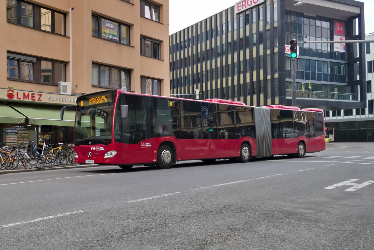 Mercedes-Benz Citaro 2. Generation der Innsbrucker Verkehrsbetriebe (Bus Nr. 453) als Linie R in Innsbruck, Heiliggeiststraße. Aufgenommen 1.6.2023.