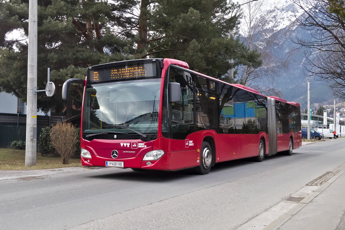 Mercedes-Benz Citaro 2. Generation der Innsbrucker Verkehrsbetriebe (Bus Nr. 428) als Linie R in Innsbruck, Exlgasse. Aufgenommen 7.2.2024.