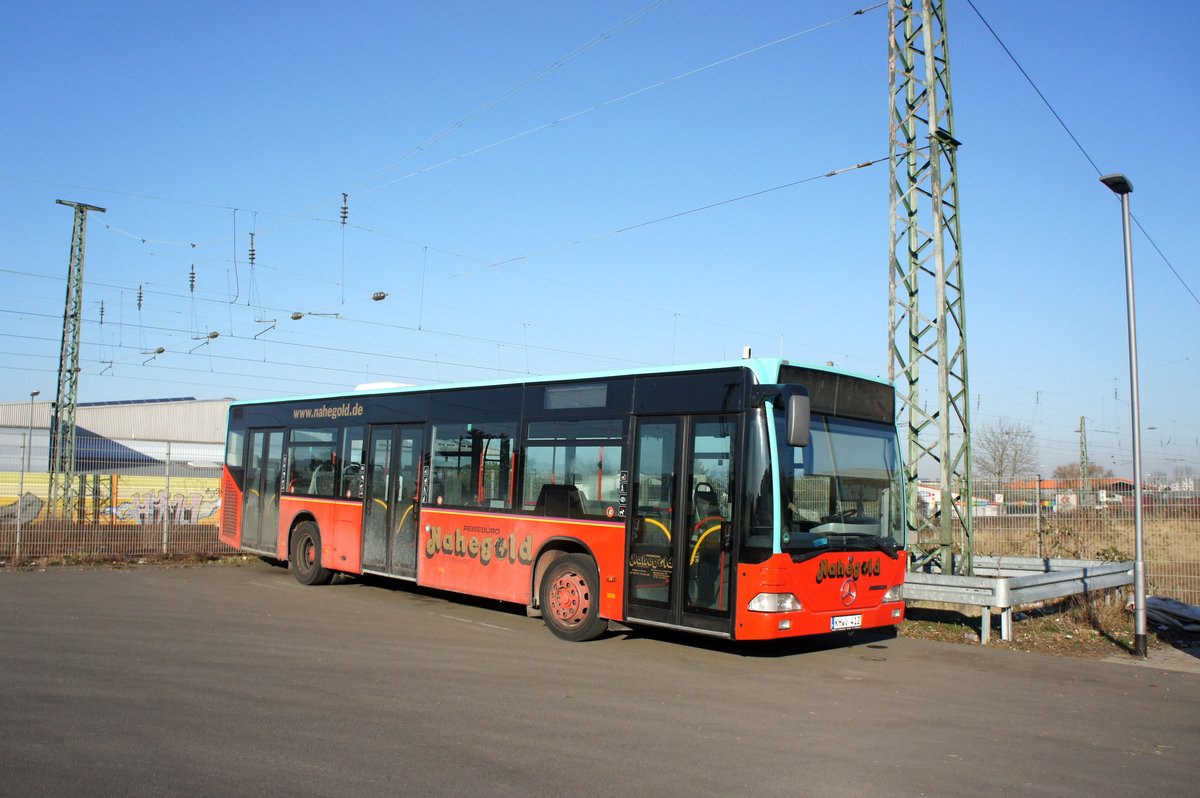 Mercedes-Benz Citaro vom Busunternehmen Nahegold (Lackierung: Verkehrsbetriebe Biel aus der Schweiz), aufgenommen im Januar 2017 am Bahnhof in Gau-Algesheim (Landkreis Mainz-Bingen).