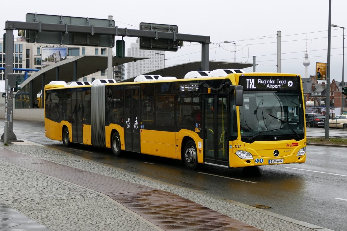 Mercedes -Benz Citaro C2 G der BVG, Wg. 4787, Richtung Flughafen Tegel, in Berlin /Hauptbahnhof im März 2019.