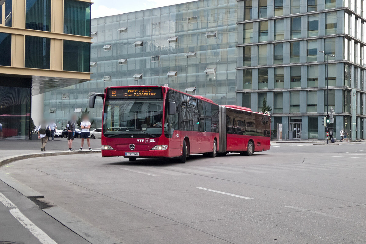 Mercedes-Benz Citaro Facelift der Innsbrucker Verkehrsbetriebe (Bus Nr. 417) als Linie R beim Busbahnhof in Innsbruck. Aufgenommen 1.6.2023. 
