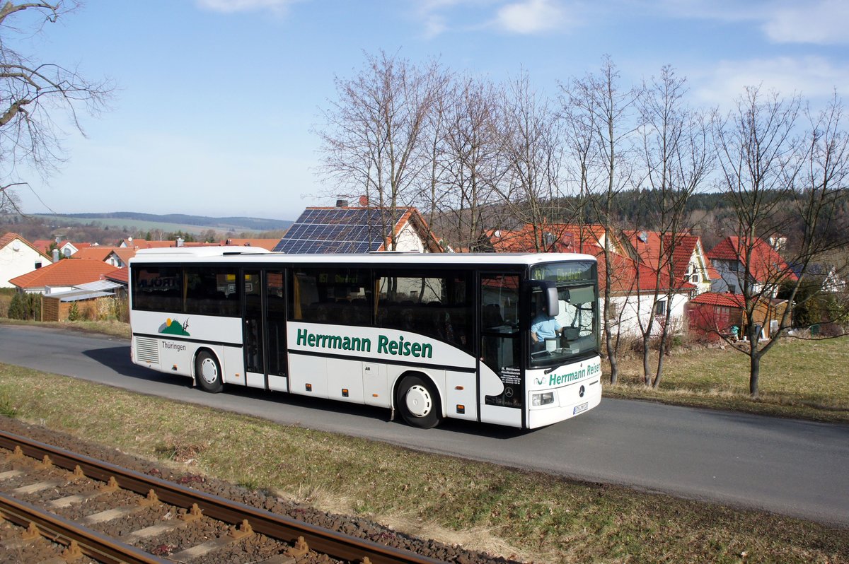 Mercedes-Benz Integro vom Omnibusbetrieb Herrmann, aufgenommen im März 2017 in Bad Tabarz / Landkreis Gotha (bis 9. März 2017: Tabarz / Thüringer Wald).