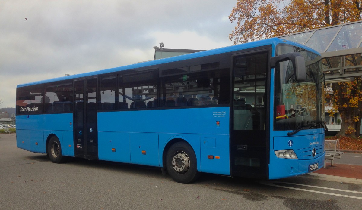 Mercedes-Benz Intouro von Saar-Pfalz-Bus (SB-RV 579), aufgenommen am 20. November 2014 am Bahnhof in Zweibrücken.