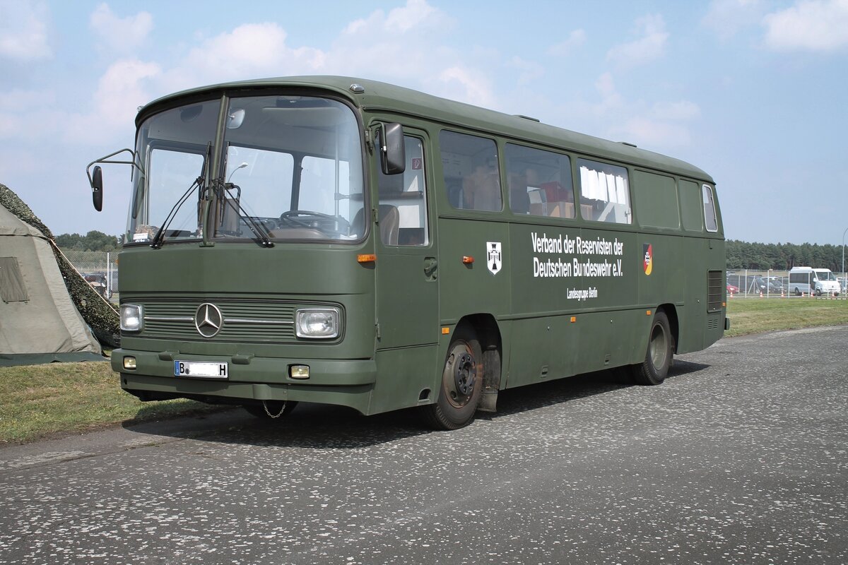 Mercedes-Benz O 302 vom ''Verband der Reservisten der Deutschen Bundeswehr'' e.v. Berlin-Gatow, bereits im September 2014.(O302)