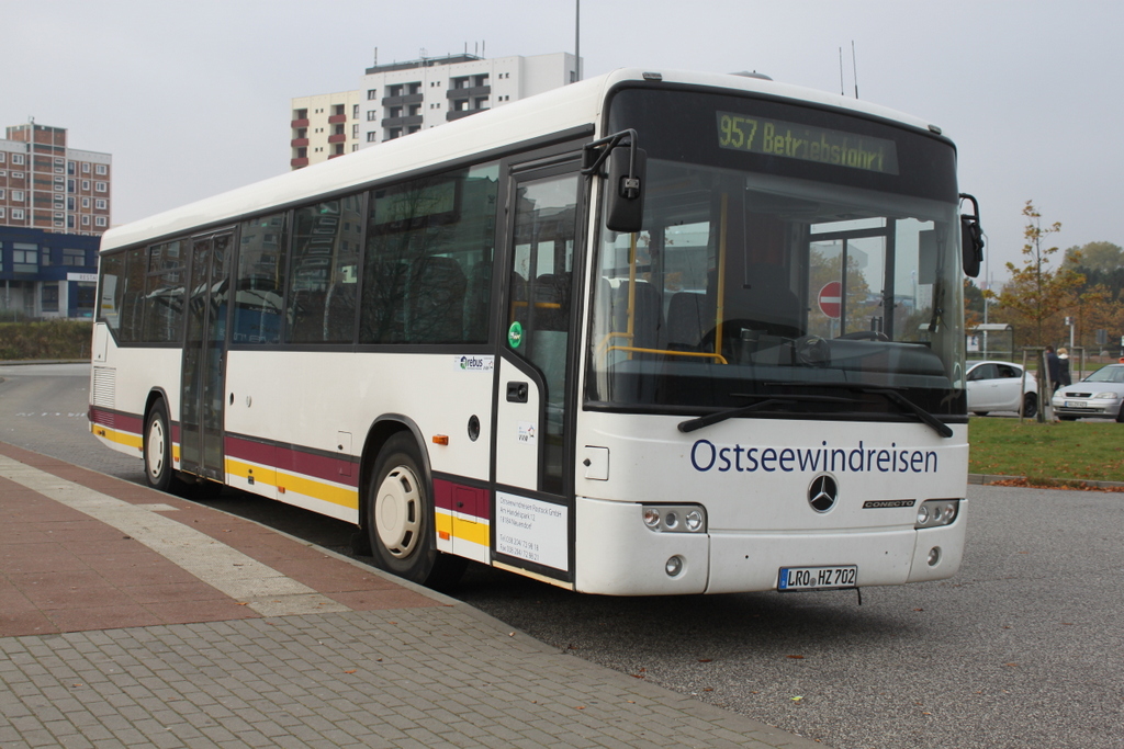 Mercedes-Benz O 345(Conecto)der Firma Ostseewindreisen stand am 01.11.2015 vor dem Rostocker Hbf.