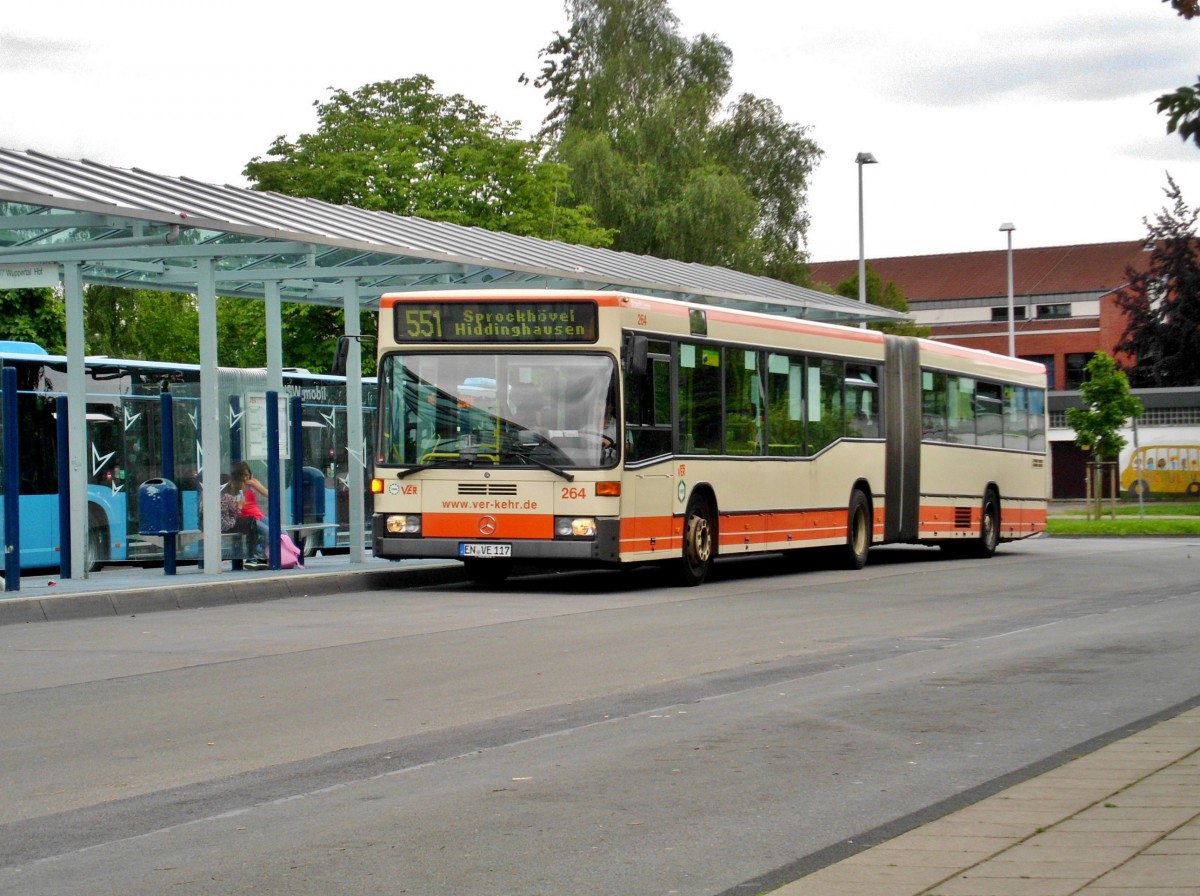 Mercedes-Benz O 405 N (Niederflur-Stadtversion) auf der Linie 551 nach Sprockhövel Hiddinghausen an der Haltestelle Haßlinghausen Busbahnhof.(13.6.2014)
