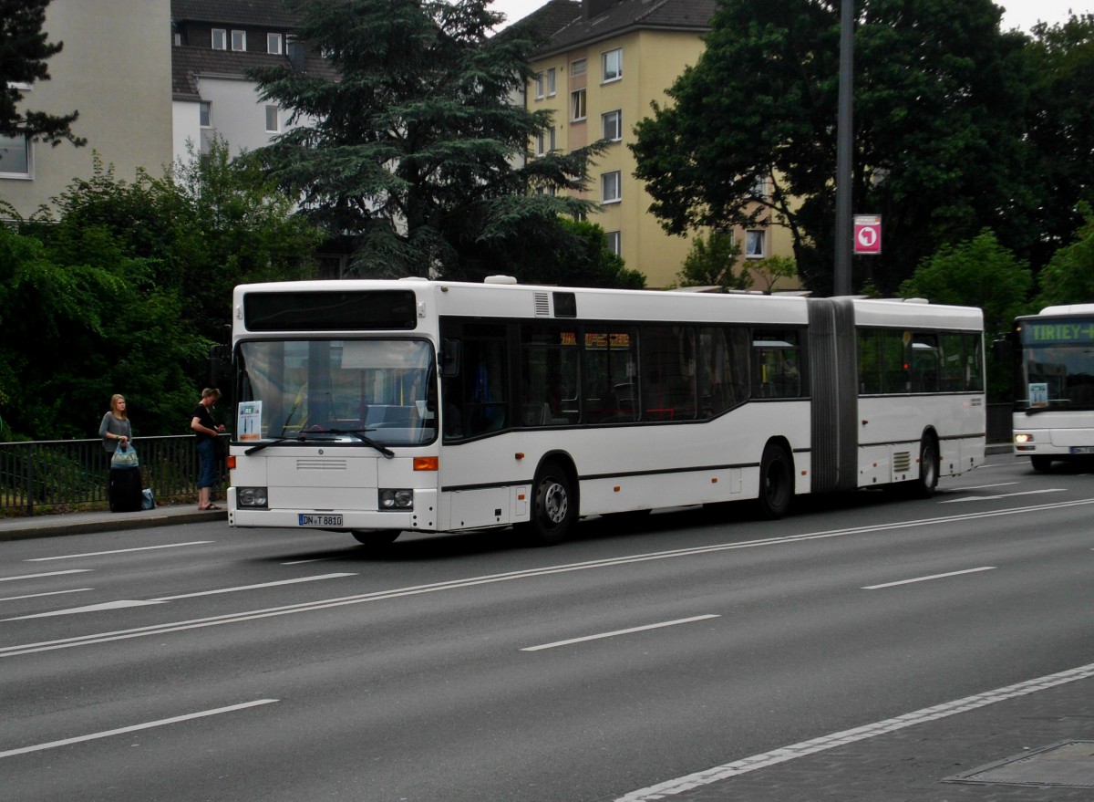 Mercedes-Benz O 405 N (Niederflur-Stadtversion) als SEV für die S8 Richtung S-Bahnhof Wuppertal-Vohwinkel an der Haltestelle Wuppertal-Elberfeld Historische Stadthalle.(12.7.2014)
