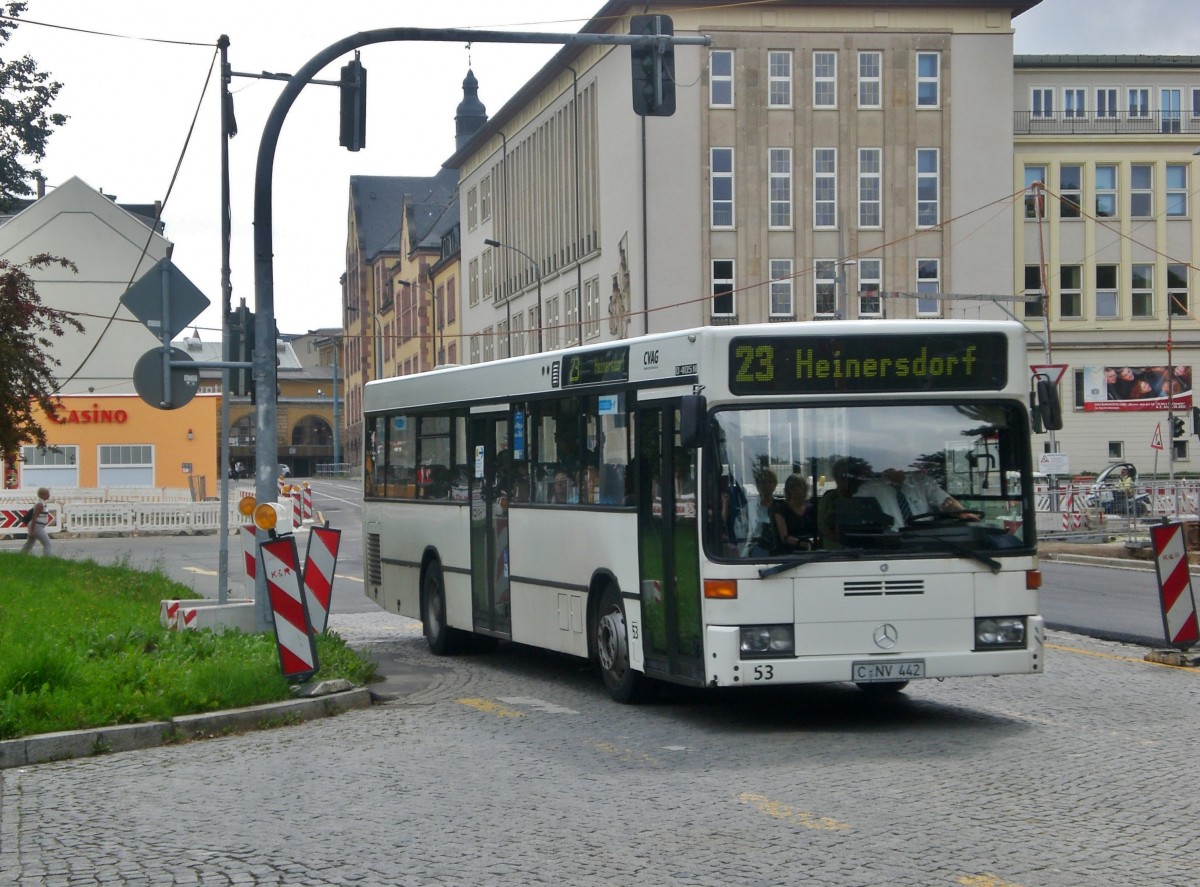 Mercedes-Benz O 405 N (Niederflur-Stadtversion) auf der Linie 23 nach Chemnitz Heinersdorf an der Haltestelle Chemnitz-Zentrum Busbahnhof.(4.8.2011)
