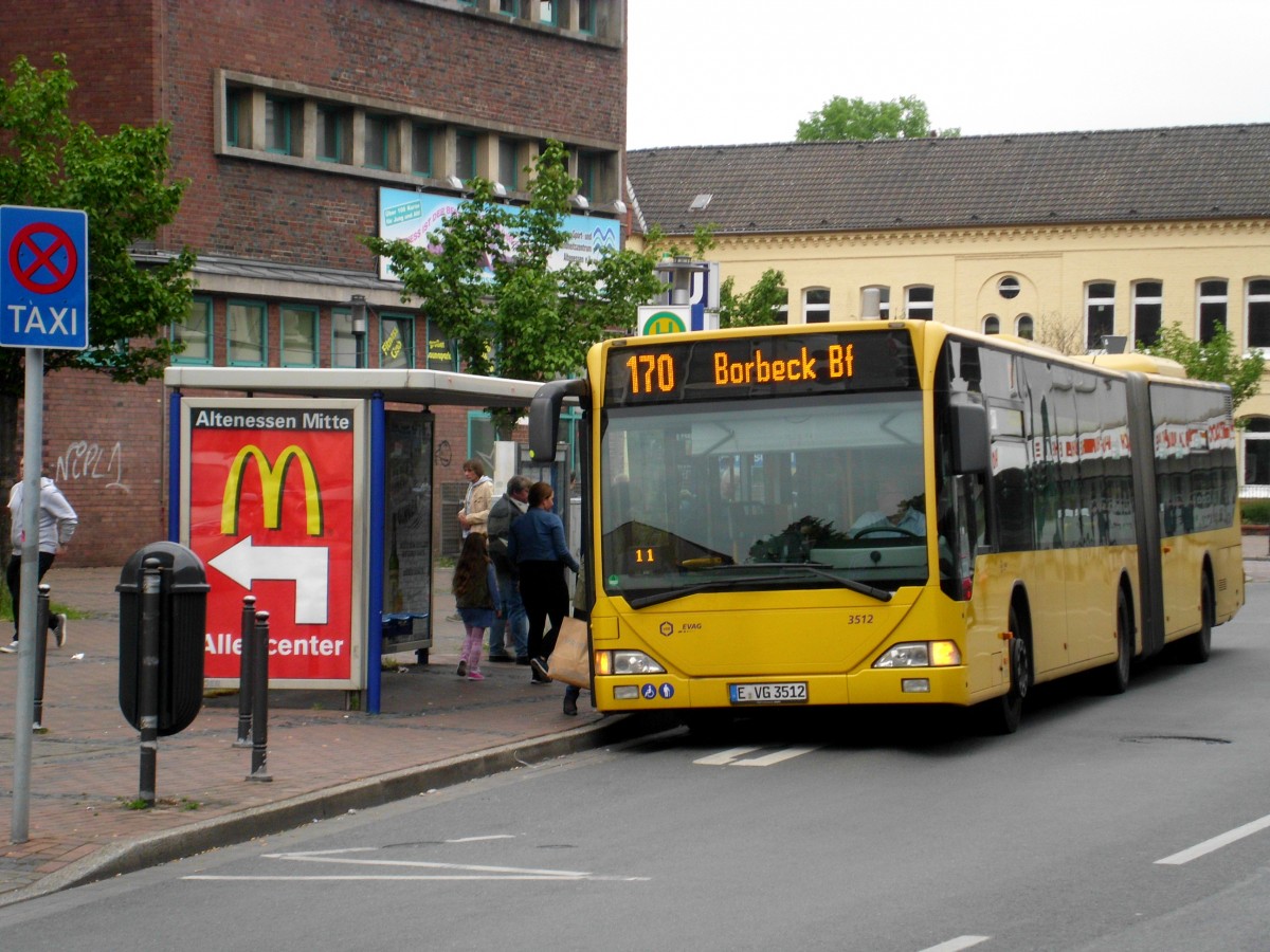 Mercedes-Benz O 530 I (Citaro) auf der Linie 170 nach S-Bahnhof Essen Borbeck am U-Bahnhof Altenessen-Mitte.(26.4.2014) 
