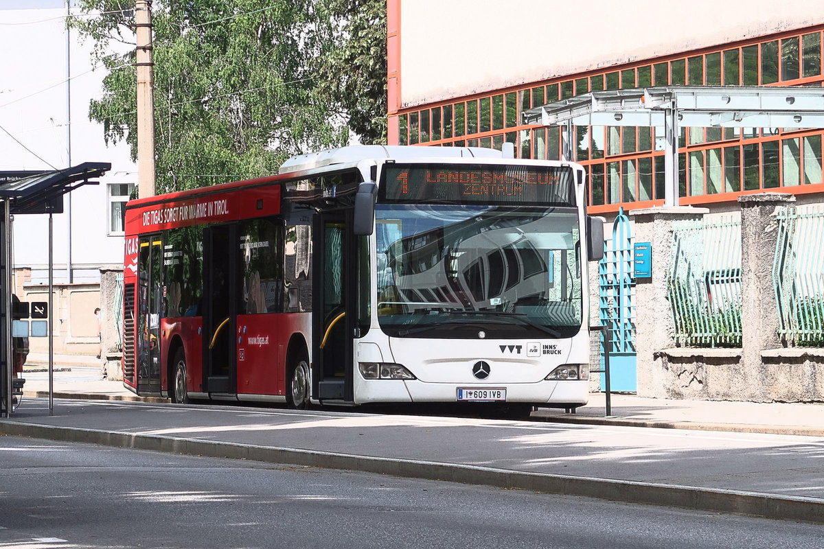 Mercedes-Benz O 530 II (Citaro Facelift) der Innsbrucker Verkehrsbetriebe, Bus Nr. 609, als Schienenersatzverkehr für die Straßenbahnlinie 1 an der Endhaltestelle Mühlauer Brücke in Innsbruck. Aufgenommen 10.5.2018.
